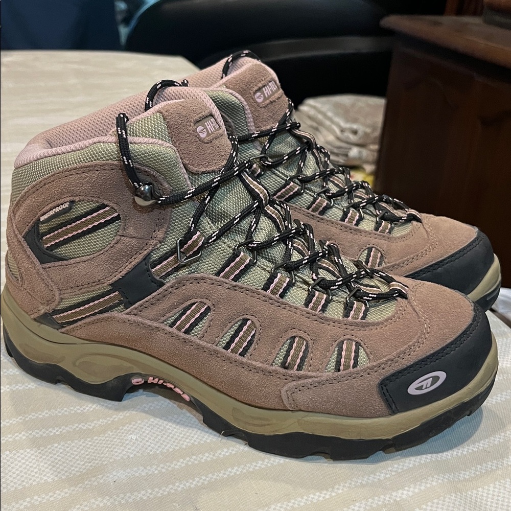 Hi-Tec Bandera Mid Rise Waterproof Hiking Boot size 8.5 women’s